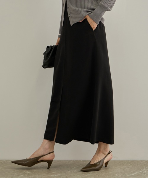 SALON adam et rope'(サロン アダム エ ロペ)の「【WEB限定】マットサテンセミフレアスカート / イージーケア・セットアップ対応(スカート・レディース・ブラウン/ブラック・FREE)」の2枚目の写真