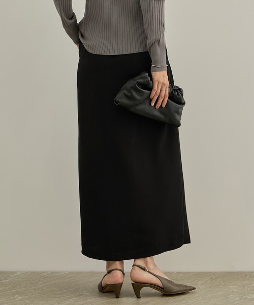 SALON adam et rope'(サロン アダム エ ロペ)の「【WEB限定】マットサテンセミフレアスカート / イージーケア・セットアップ対応(スカート・レディース・ブラウン/ブラック・FREE)」の8枚目の写真