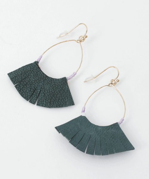 Discoat Parisien（ディスコートパリシアン）の「ストーンチェーンタッセルピアス（ピアス（両耳用）・レディース・グリーン/その他21・ﾌﾘ-）」の3枚目の写真