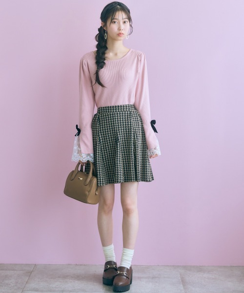 marun(マルン)の「<大きいサイズ>ボートネックフレア袖レースニットトップス marun(ニット/セーター・レディース・ブラウン/ピンク・L/LL/3L/4L/5L)」の3枚目の写真