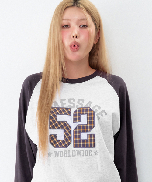 AMESWORLDWIDE（アメスワールドワイド）の「52 チェックアプリケ ラグラン長袖Tシャツ ライトグレー（Tシャツ/カットソー・レディース・その他・SMALL/MEDIUM/LARGE）」の3枚目の写真