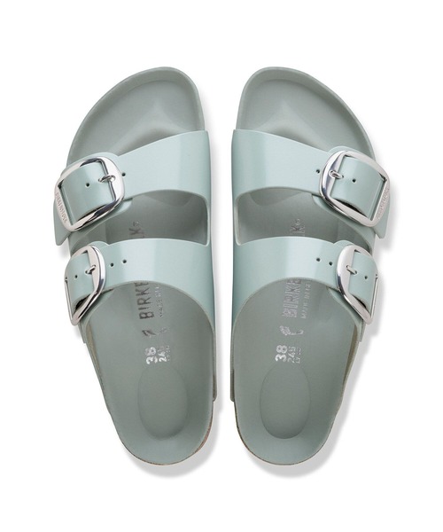 BIRKENSTOCK(ビルケンシュトック)の「【公式】ビルケンシュトック Arizona Big Buckle/アリゾナ ビッグバックル ナチュラルレザー パテント(サンダル・レディース・サファリグリーン・25cm【ナロー幅】/24.5cm【ナロー幅】/24cm【ナロー幅】/23cm【ナロー幅】/22.5cm【ナロー幅】)」の3枚目の写真