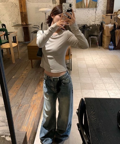AVYL（アヴィル）の「バックプリント英字ロゴタイトロングスリーブTシャツ（Tシャツ/カットソー・レディース・ベージュ・M）」の9枚目の写真