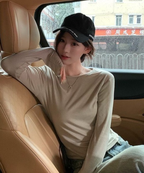 AVYL（アヴィル）の「バックプリント英字ロゴタイトロングスリーブTシャツ（Tシャツ/カットソー・レディース・ベージュ・M）」の12枚目の写真