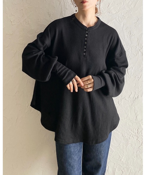 She's Closet(シーズクローゼット)の「長袖 ボリュームスリーブ オーバーサイズ サーマルヘンリーネック ロンT ロングTシャツ(Tシャツ/カットソー・レディース・ブラウン/アイボリー/ブラック/杢グレー・FREE)」の9枚目の写真