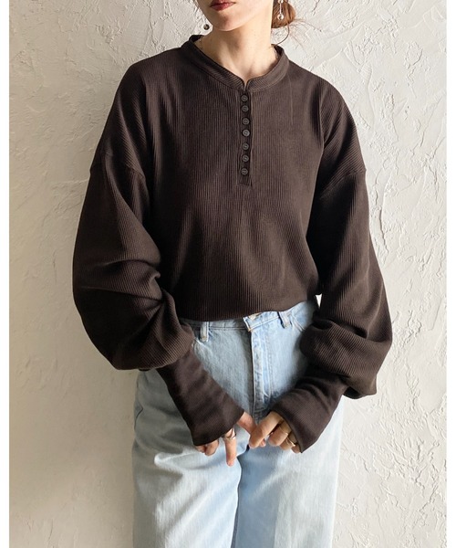 She's Closet(シーズクローゼット)の「長袖 ボリュームスリーブ オーバーサイズ サーマルヘンリーネック ロンT ロングTシャツ(Tシャツ/カットソー・レディース・ブラウン/アイボリー/ブラック/杢グレー・FREE)」の11枚目の写真