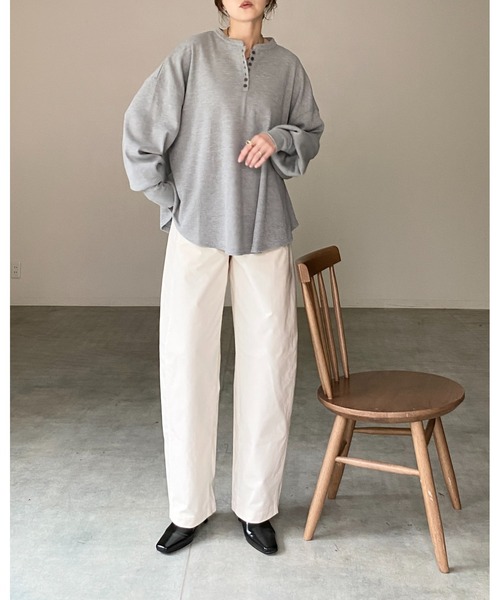 She's Closet(シーズクローゼット)の「長袖 ボリュームスリーブ オーバーサイズ サーマルヘンリーネック ロンT ロングTシャツ(Tシャツ/カットソー・レディース・ブラウン/アイボリー/ブラック/杢グレー・FREE)」の17枚目の写真