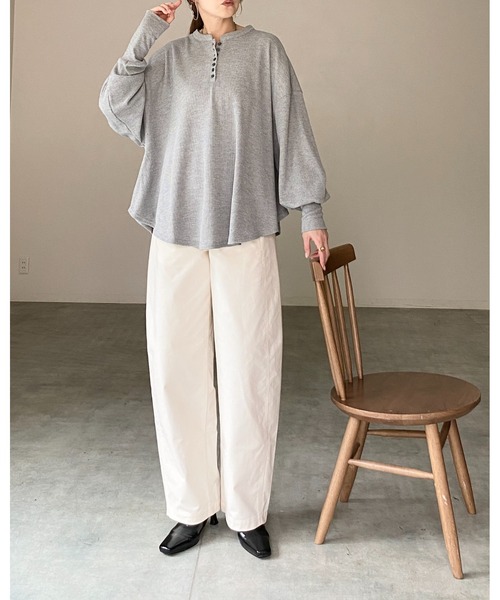 She's Closet(シーズクローゼット)の「長袖 ボリュームスリーブ オーバーサイズ サーマルヘンリーネック ロンT ロングTシャツ(Tシャツ/カットソー・レディース・ブラウン/アイボリー/ブラック/杢グレー・FREE)」の19枚目の写真