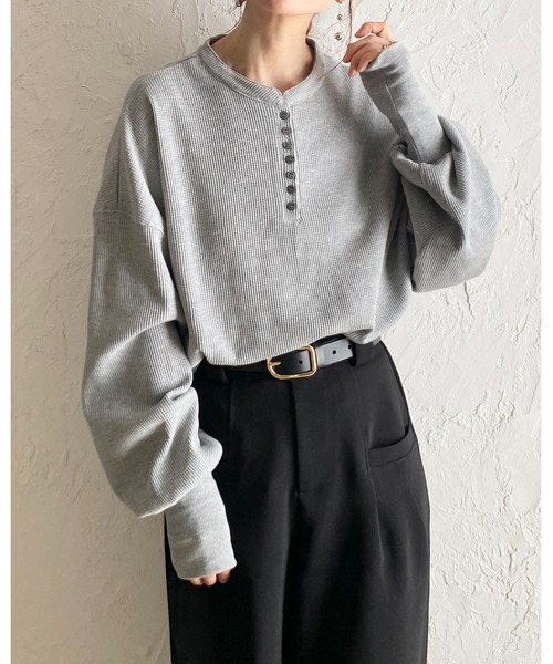 She's Closet(シーズクローゼット)の「長袖 ボリュームスリーブ オーバーサイズ サーマルヘンリーネック ロンT ロングTシャツ(Tシャツ/カットソー・レディース・ブラウン/アイボリー/ブラック/杢グレー・FREE)」の8枚目の写真