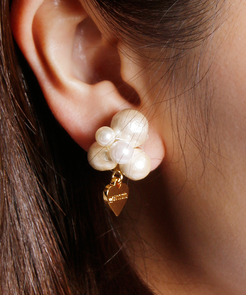 WARMTH(ワームス)の「warmth あわあわパールイヤリング(イヤリング・レディース・ホワイト・FREE)」の1枚目の写真