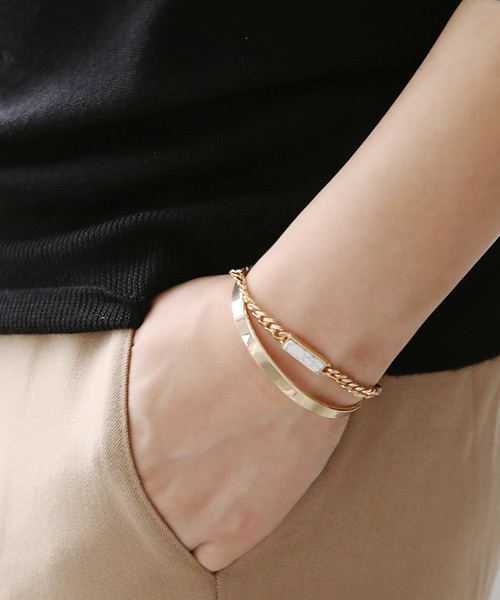 colleca la(コレカラ)の「ストーンブレスレット&メタルバングルセット(バングル/リストバンド・レディース・ゴールド/シルバー・フリ-)」の7枚目の写真