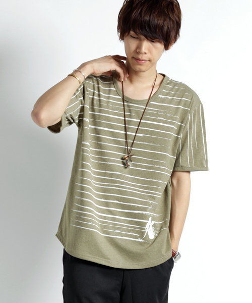 MONO-MART（モノマート）の「グラフィック デザイン Tシャツ オーバーサイズ カットソー（Tシャツ/カットソー・メンズ・グレー系その他2/グレー系その他3/グレー系その他4/グリーン系その他/グリーン系その他2/ホワイト系その他5/グレー系その他/ブルー系その他2/ブルー系その他3/ブルー系その他4/ブルー系その他5/ブルー系その他/ホワイト系その他/ホワイト系その他3/ベージュ系その他/ホワイト系その他2/ホワイト系その他4/イエロー系その他2/ホワイト系その他6/ホワイト系その他7/イエロー系その他/グレー系その他5/ブルー系その他6・FREE/フリー）」の15枚目の写真