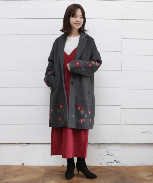 SESTO(セスト)の「裾刺繍入りロングチェスターコート(チェスターコート・レディース・チャコールグレー/ライトグレー/キャメル/ピンクベージュ・M)」の8枚目の写真