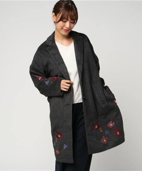 SESTO(セスト)の「裾刺繍入りロングチェスターコート(チェスターコート・レディース・チャコールグレー/ライトグレー/キャメル/ピンクベージュ・M)」の11枚目の写真