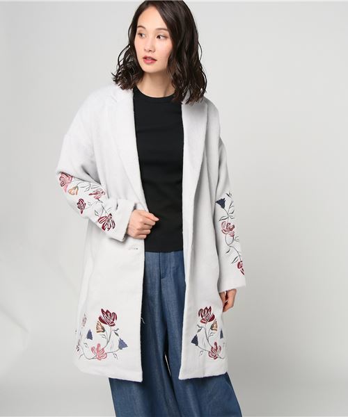 SESTO(セスト)の「裾刺繍入りロングチェスターコート(チェスターコート・レディース・チャコールグレー/ライトグレー/キャメル/ピンクベージュ・M)」の12枚目の写真