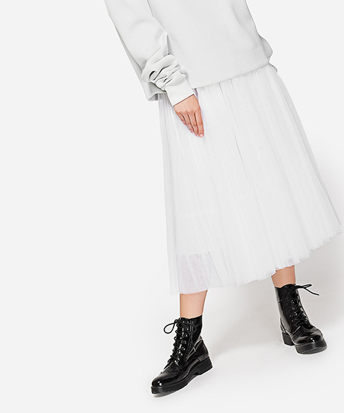 CHARLES & KEITH(チャールズ & キース)の「ブログディテールコンバットブーツ / BROGUE DETAIL COMBAT BOOTS(ブーツ・レディース・ホワイト/ブラック/マルチ・23.5cm/23cm/24.5cm)」の10枚目の写真