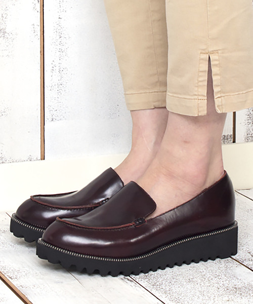 Jeffrey Campbell(ジェフリーキャンベル)の「ウェッジソールローファー(ローファー・レディース・ワインレッド/ブラック・38/37/36/39/35)」の2枚目の写真
