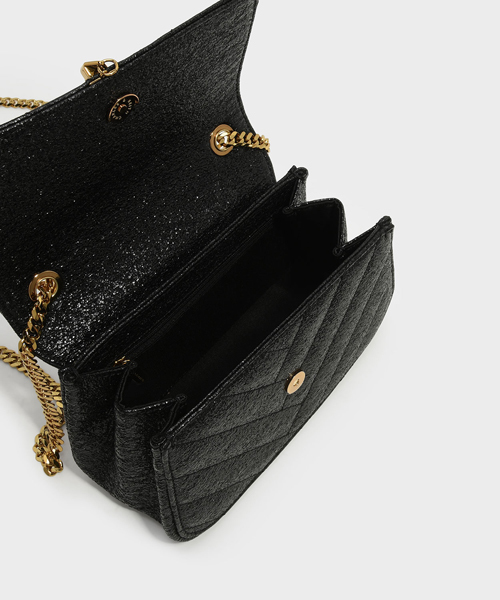 CHARLES & KEITH（チャールズ & キース）の「ドレッシーショルダーバッグ / DRESSY SHOULDER BAG（ショルダーバッグ・レディース・バーガンディー/ブラック・S）」の6枚目の写真