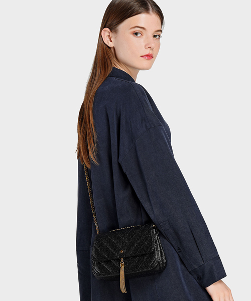 CHARLES & KEITH（チャールズ & キース）の「ドレッシーショルダーバッグ / DRESSY SHOULDER BAG（ショルダーバッグ・レディース・バーガンディー/ブラック・S）」の3枚目の写真