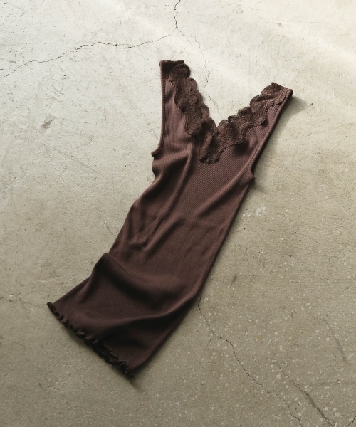 A part by（アパートバイ）の「シルクコットンレースタンク 778181 （タンクトップ・レディース・ブラック/ブラウン/オフホワイト・FREE）」の4枚目の写真