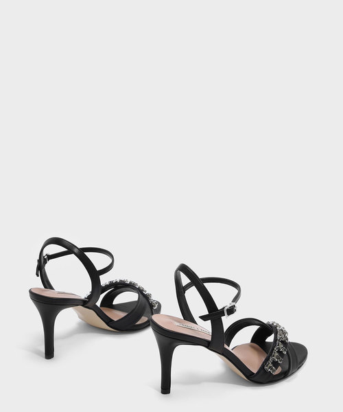 CHARLES & KEITH(チャールズ & キース)の「エンベリッシュクリスクロスサンダル / EMBELLISHED CRISS CROSS SANDALS(サンダル・レディース・ブラック/イエロー/アイボリー・24.5cm/25cm/23cm/23.5cm/22.5cm)」の6枚目の写真