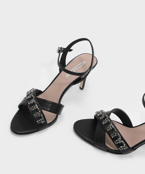 CHARLES & KEITH(チャールズ & キース)の「エンベリッシュクリスクロスサンダル / EMBELLISHED CRISS CROSS SANDALS(サンダル・レディース・ブラック/イエロー/アイボリー・24.5cm/25cm/23cm/23.5cm/22.5cm)」の7枚目の写真