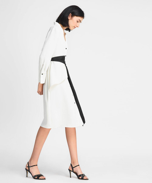 CHARLES & KEITH(チャールズ & キース)の「エンベリッシュクリスクロスサンダル / EMBELLISHED CRISS CROSS SANDALS(サンダル・レディース・ブラック/イエロー/アイボリー・24.5cm/25cm/23cm/23.5cm/22.5cm)」の8枚目の写真