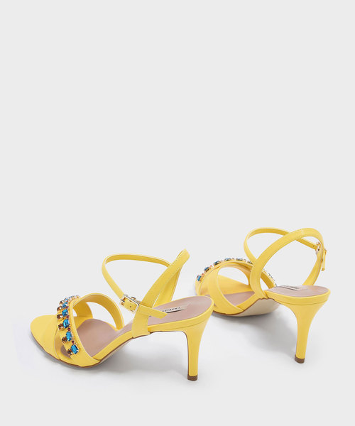 CHARLES & KEITH(チャールズ & キース)の「エンベリッシュクリスクロスサンダル / EMBELLISHED CRISS CROSS SANDALS(サンダル・レディース・ブラック/イエロー/アイボリー・24.5cm/25cm/23cm/23.5cm/22.5cm)」の18枚目の写真