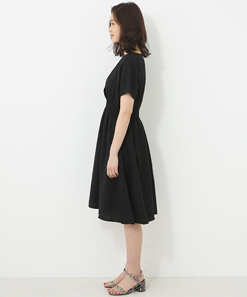 AZUL by moussy（アズールバイマウジー）の「麻レーヨンカシュクールワンピース（ワンピース・レディース・ブラック/ベージュ系その他/ライトブルー・MEDIUM/SMALL）」の4枚目の写真