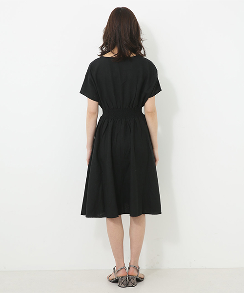 AZUL by moussy（アズールバイマウジー）の「麻レーヨンカシュクールワンピース（ワンピース・レディース・ブラック/ベージュ系その他/ライトブルー・MEDIUM/SMALL）」の18枚目の写真