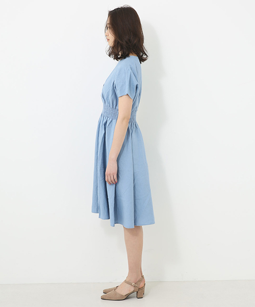 AZUL by moussy（アズールバイマウジー）の「麻レーヨンカシュクールワンピース（ワンピース・レディース・ブラック/ベージュ系その他/ライトブルー・MEDIUM/SMALL）」の6枚目の写真