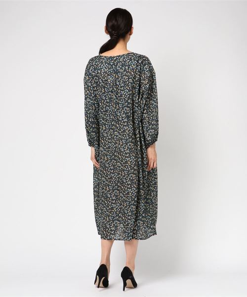 LBC（エルビーシー）の「小花プリントワンピース（ワンピース・レディース・レッド/ネイビー・M/L）」の4枚目の写真