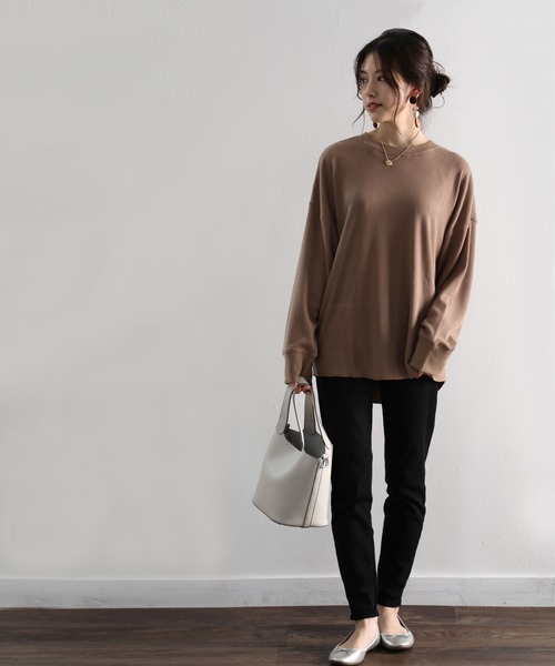 classicalelf（クラシカルエルフ）の「ラウンドヘム長袖サーマルロングTシャツ（Tシャツ/カットソー・レディース・ブラック/グレー/モカ/オフホワイト/ベージュ/ライトカーキ/グレイッシュブルー/モスグリーン・LARGE/MEDIUM/X-LARGE）」の22枚目の写真