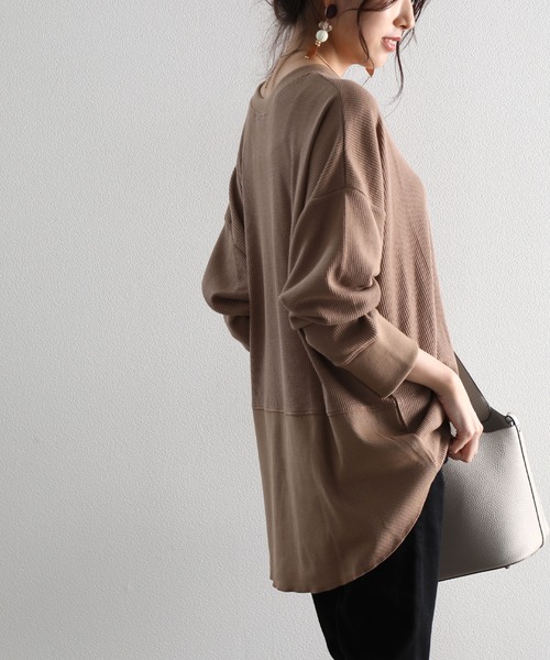 classicalelf（クラシカルエルフ）の「ラウンドヘム長袖サーマルロングTシャツ（Tシャツ/カットソー・レディース・ブラック/グレー/モカ/オフホワイト/ベージュ/ライトカーキ/グレイッシュブルー/モスグリーン・LARGE/MEDIUM/X-LARGE）」の21枚目の写真