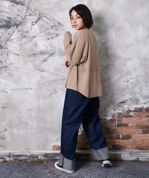 classicalelf（クラシカルエルフ）の「ラウンドヘム長袖サーマルロングTシャツ（Tシャツ/カットソー・レディース・ブラック/グレー/モカ/オフホワイト/ベージュ/ライトカーキ/グレイッシュブルー/モスグリーン・LARGE/MEDIUM/X-LARGE）」の16枚目の写真