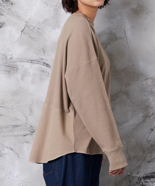 classicalelf（クラシカルエルフ）の「ラウンドヘム長袖サーマルロングTシャツ（Tシャツ/カットソー・レディース・ブラック/グレー/モカ/オフホワイト/ベージュ/ライトカーキ/グレイッシュブルー/モスグリーン・LARGE/MEDIUM/X-LARGE）」の18枚目の写真