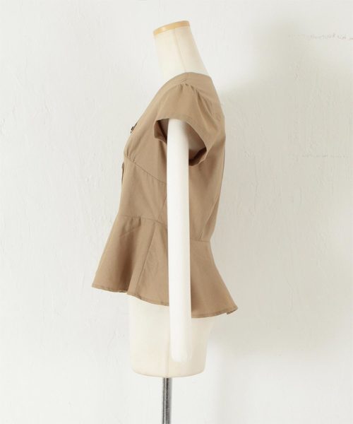 titivate（ティティベイト）の「ﾌﾚﾝﾁｽﾘｰﾌﾞﾍﾟﾌﾟﾗﾑﾌﾞﾗｳｽ（シャツ/ブラウス・レディース・オフホワイト/ブラック/ベージュ・S/M/L）」の7枚目の写真