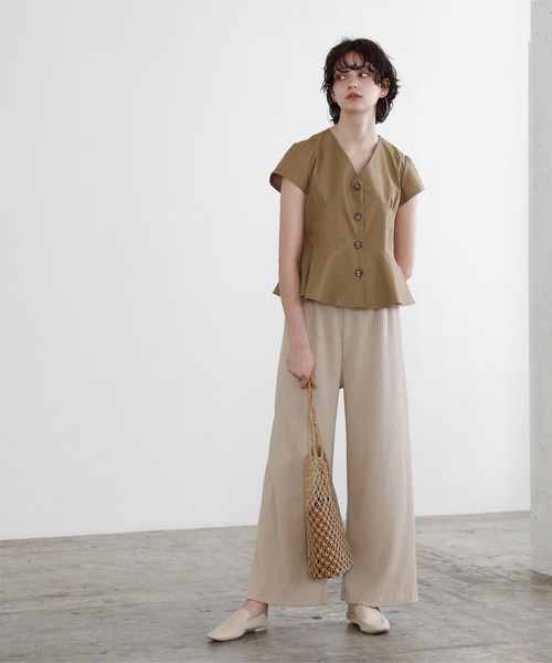 titivate（ティティベイト）の「ﾌﾚﾝﾁｽﾘｰﾌﾞﾍﾟﾌﾟﾗﾑﾌﾞﾗｳｽ（シャツ/ブラウス・レディース・オフホワイト/ブラック/ベージュ・S/M/L）」の18枚目の写真