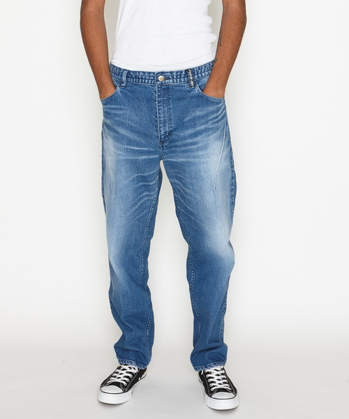 n(n) BY NUMBER (N)INE(エヌエヌバイナンバーナイン)の「WIDE TAPERED STRETCH DENIM JEANS(HARD WASH)(デニムパンツ・メンズ・ライトブルー・2/4/3)」の1枚目の写真