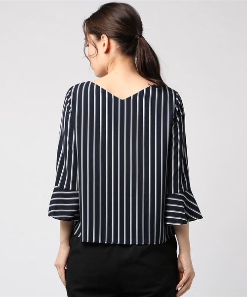 12Twelve Agenda(トゥエルブ アジェンダ)の「メタルパーツ付柄ブラウス(シャツ/ブラウス・レディース・ネイビー/オフホワイト・M)」の3枚目の写真