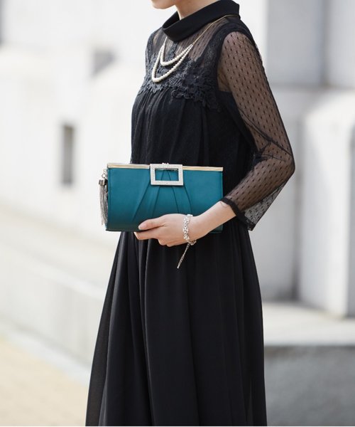 セール スクエアービジューマーク使いサテンコンパクトクラッチバッグ タッセルチャーム付き クラッチバッグ Dorry Doll ドリードール のファッション通販 Zozotown