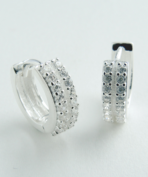 TONE SELECT GOODS(トーンセレクトグッズ)の「925 SILVER ACC/18StonesラウンドピアスSV925(OG)(ピアス(両耳用)・レディース・シルバー・FREE)」の1枚目の写真