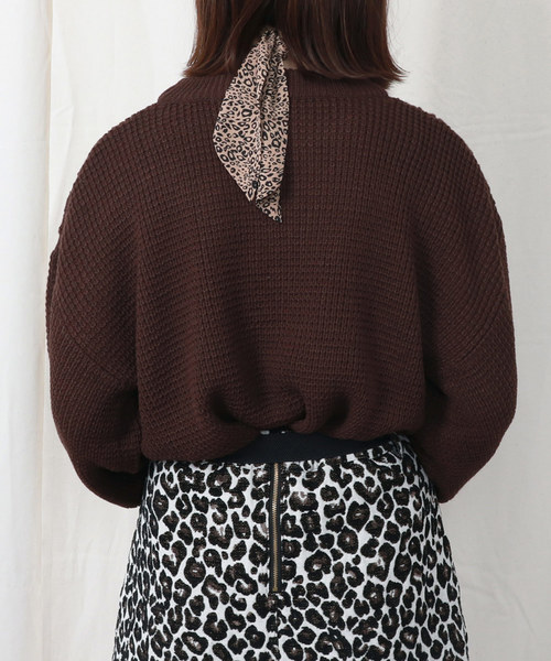 PairPair（ペアペア）の「ヒョウ柄スカーフ付ケーブルニットプルオーバー（ニット/セーター・レディース・ブラウン系その他/ライトベージュ/レンガ・FREE）」の9枚目の写真
