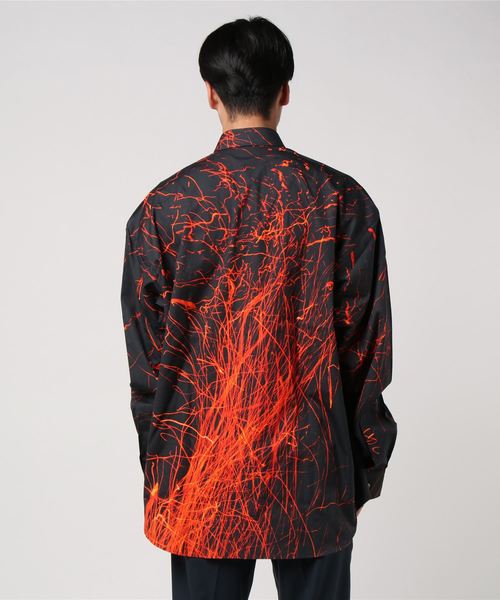 JOHN LAWRENCE SULLIVAN（ジョンローレンスサリバン）の「PHOTO PRINTED OVERSIZED SHIRT（シャツ/ブラウス・メンズ・ブラック・46/48）」の2枚目の写真