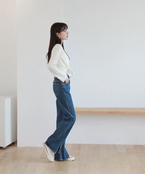 by muni:r(バイ ムニール)の「スリットロングデニム(デニムパンツ・レディース・ブルー/ライトブルー・SMALL/MEDIUM)」の5枚目の写真