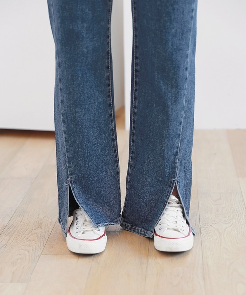by muni:r(バイ ムニール)の「スリットロングデニム(デニムパンツ・レディース・ブルー/ライトブルー・SMALL/MEDIUM)」の6枚目の写真