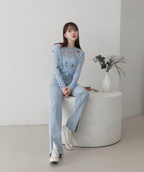 by muni:r(バイ ムニール)の「スリットロングデニム(デニムパンツ・レディース・ブルー/ライトブルー・SMALL/MEDIUM)」の4枚目の写真