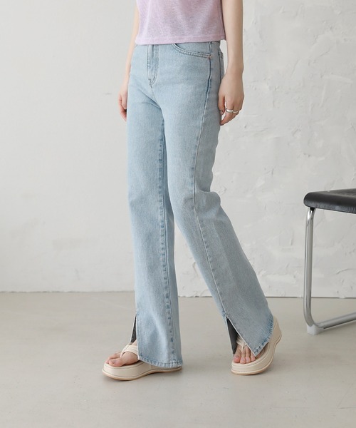 by muni:r(バイ ムニール)の「スリットロングデニム(デニムパンツ・レディース・ブルー/ライトブルー・SMALL/MEDIUM)」の3枚目の写真