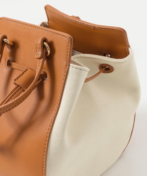 URBAN RESEARCH Sonny Label(アーバンリサーチサニーレーベル)の「レザーキャンバスコンビネーションバッグ(ショルダーバッグ・レディース・キャメル/ブラック・ONE)」の7枚目の写真