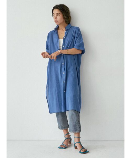 Ungrid（アングリッド）の「サイドスリットロングシャツ（シャツ/ブラウス・レディース・ブラウン/オフホワイト/ブルー・FREE）」の4枚目の写真